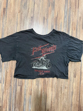 Garage cropped graphic t shirt with distressing size extra small (oversized)